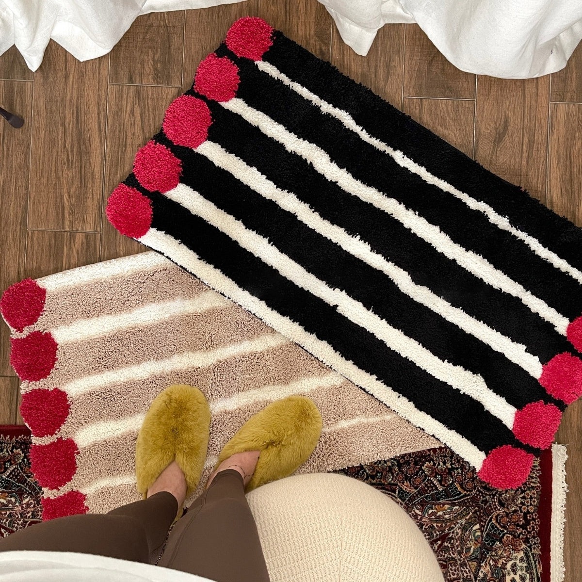 Stripe Pattern Bathroom Rug - Polyester - Black - Beige