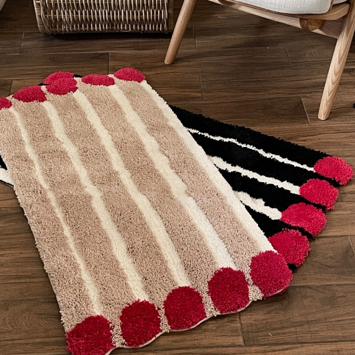 Stripe Pattern Bathroom Rug - Polyester - Black - Beige