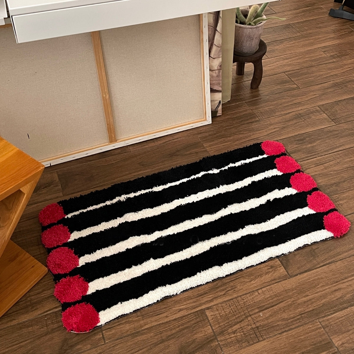 Stripe Pattern Bathroom Rug - Polyester - Black - Beige